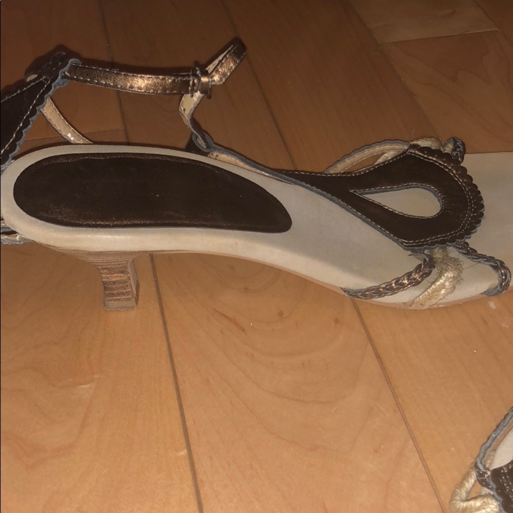 Heels - Picture 3 of 3